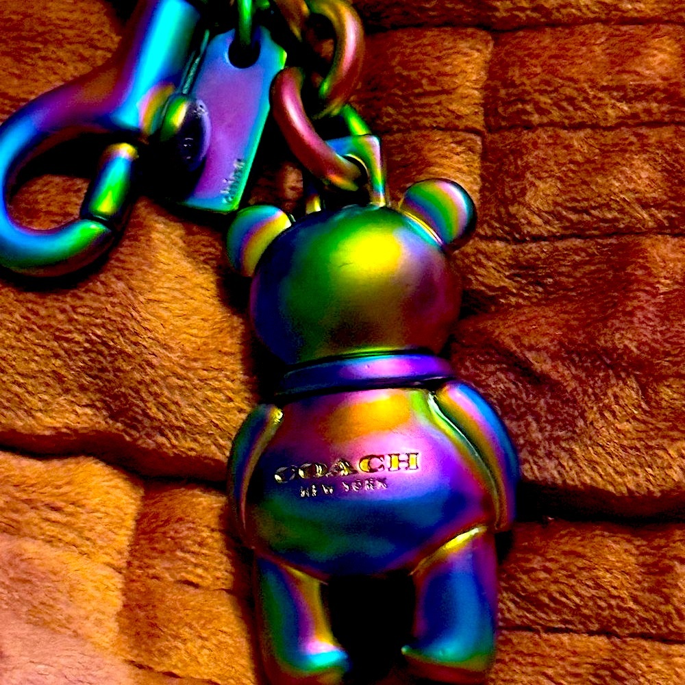 Coach 3D Multicolor oil slick, iridescent Metallic bear. Rare. Keychain FOB. - Picture 5 of 14